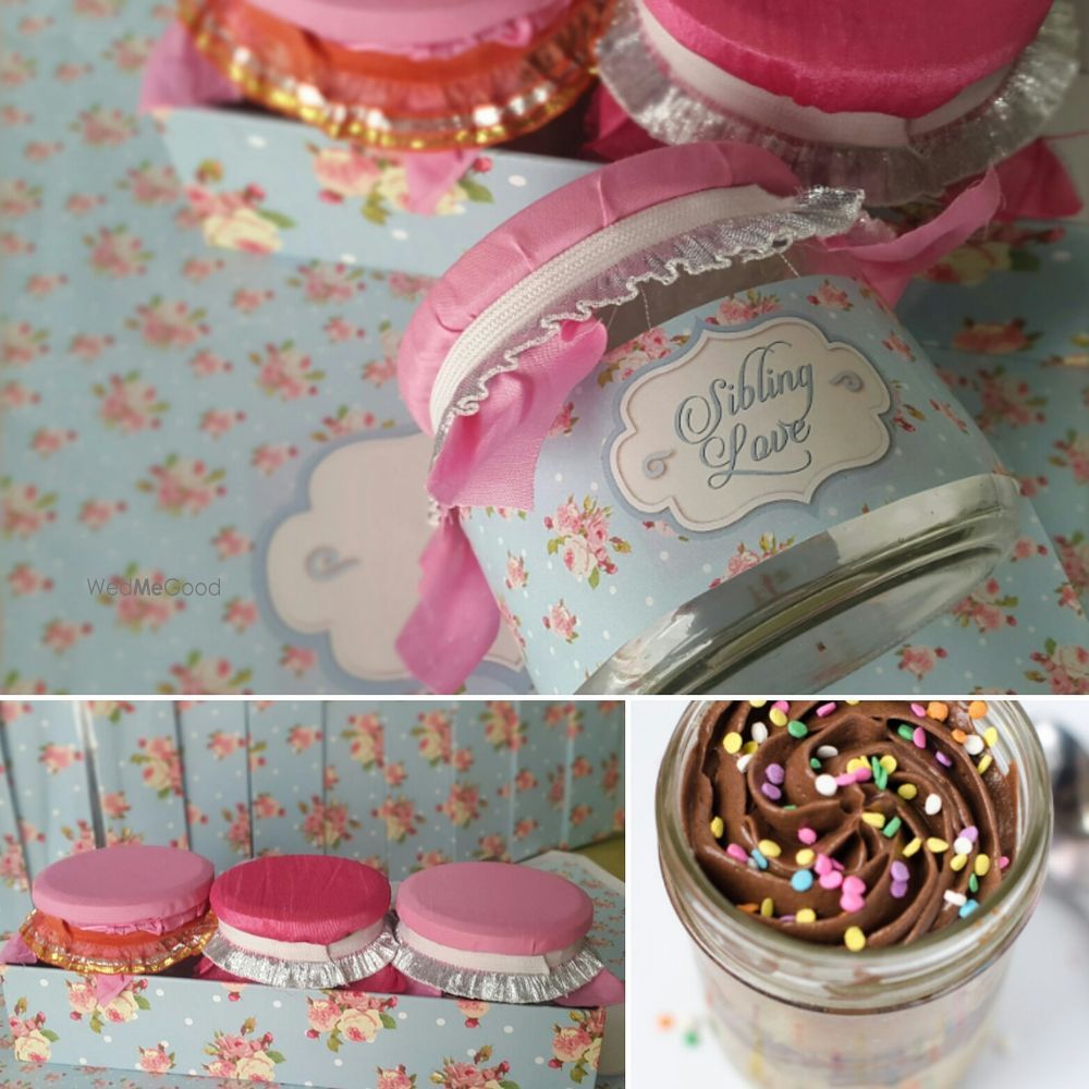 Exotic Cakes & Desserts Favors